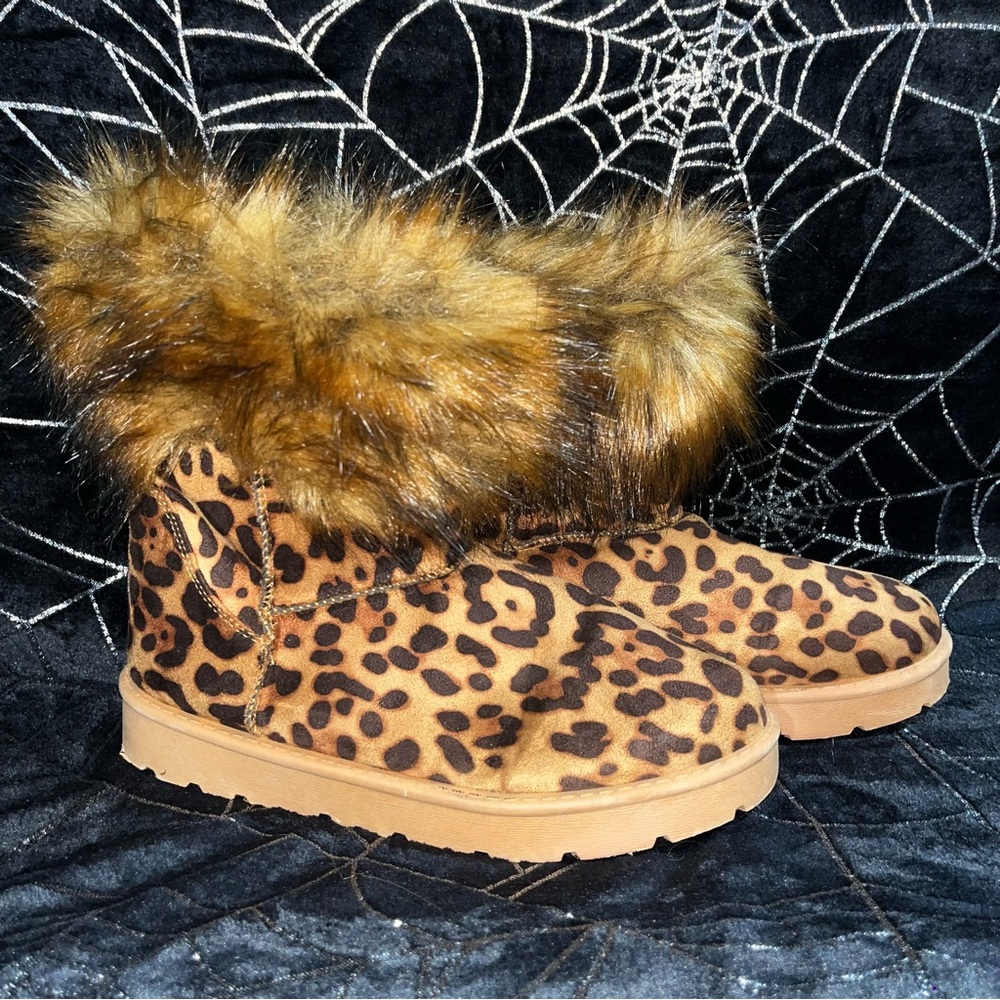 Leopard faux fur trim boots